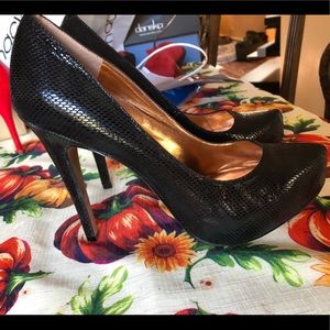 BCBGebrrations Black Platform pump